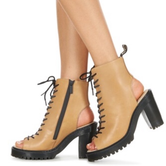 doc martens carmelita